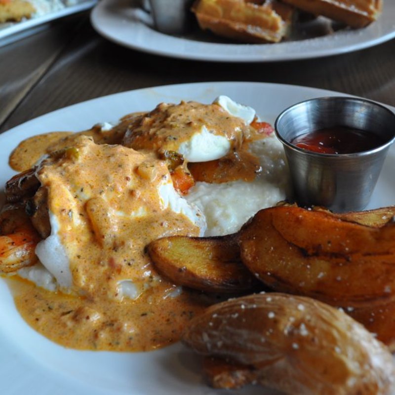 Shrimp&Grits Benedict(Rocks On The River)