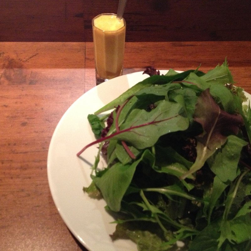 彩り野菜サラダ  有機人参ソース(プチコニシ)