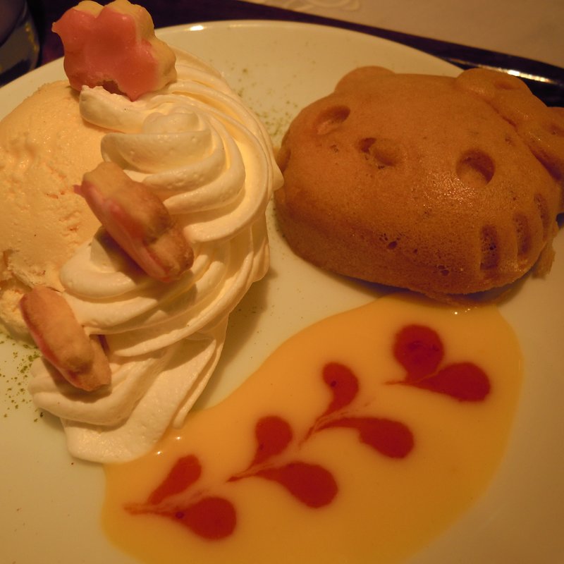 キティープレート(カフェドミキ ウィズ ハローキティ （Cafe de Miki with Hello Kitty）)