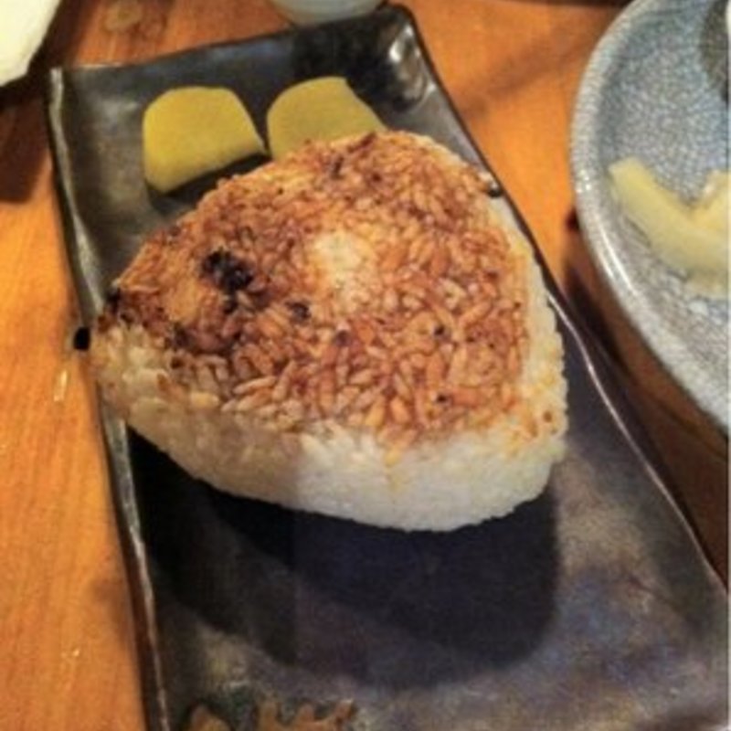 焼きおにぎり（鮭）(VILLAGE YOKOCHO)