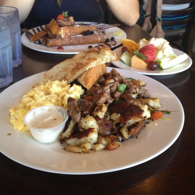 ローストビーフハッシュとスクランブルエッグ(The mission North park)