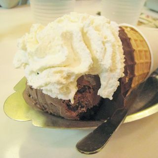 Ghirardelli Chocolate Ice Cream with Whipped Cream(Ghirardelli )