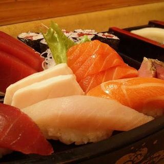 Sushi Sashimi Combination (Shiki)