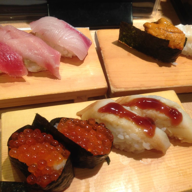 にぎり　うにいくら等(すし三崎丸)