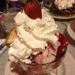 Strawberry ice cream with cheesecake