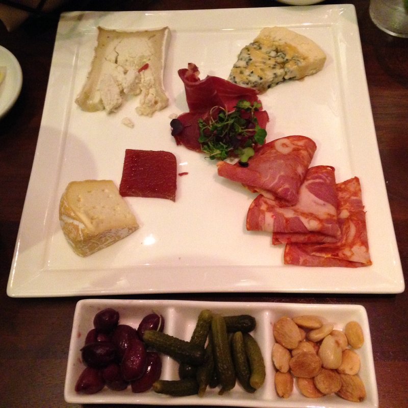 チーズ、ハム　盛り合わせ(Lone Eagle Grille)