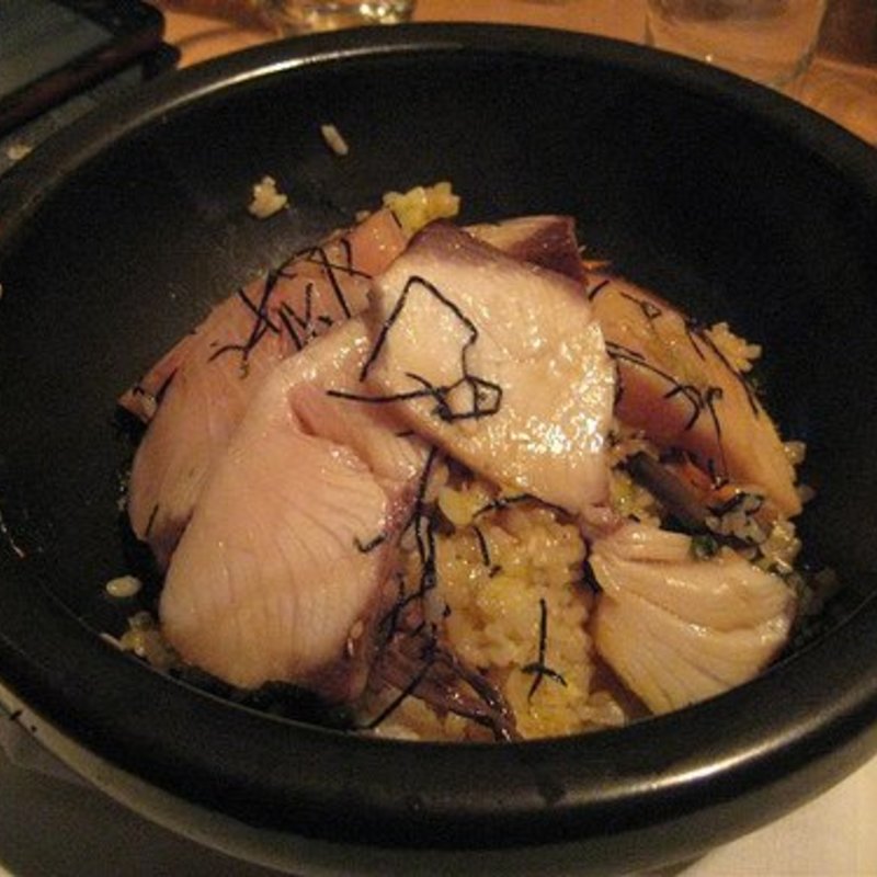 seared yellowtail over rice(Morimoto)