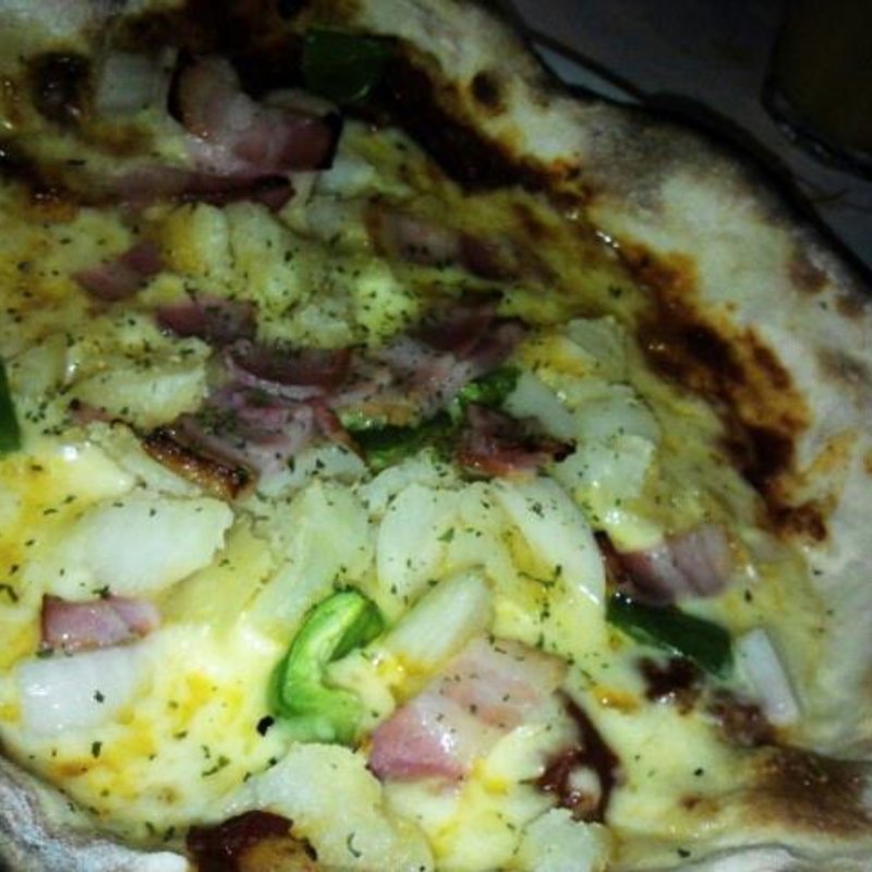 ベーコンとじゃがいものピザ(ビストロオーシャン)