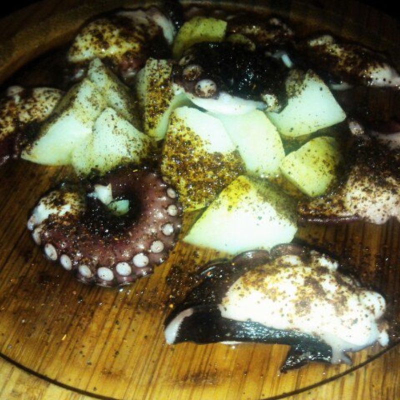 タコとじゃがいも(picapica （【旧店名スペインバルpica pica】）)