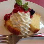 ミックスベリーとレアチーズのショートケーキ仕立て(洋麺屋ピエトロ 久留米上津店)