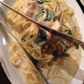 クリームパスタ(アロハテーブル)