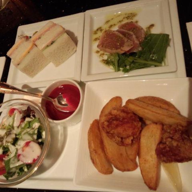 ホテルのラウンジ、バー(スカイラウンジ ジーニス)