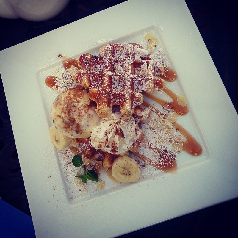 キャラメル&シナモン ワッフル(さぎさ橋珈琲 逗子店)