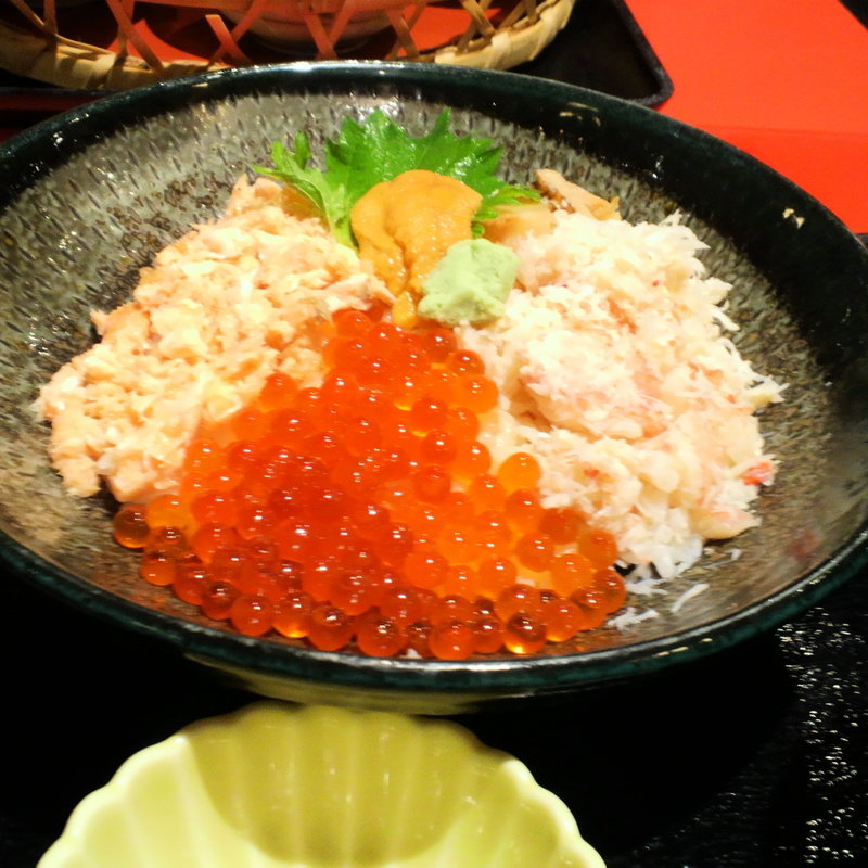 三色丼(ユック 千歳空港ターミナルビル店)