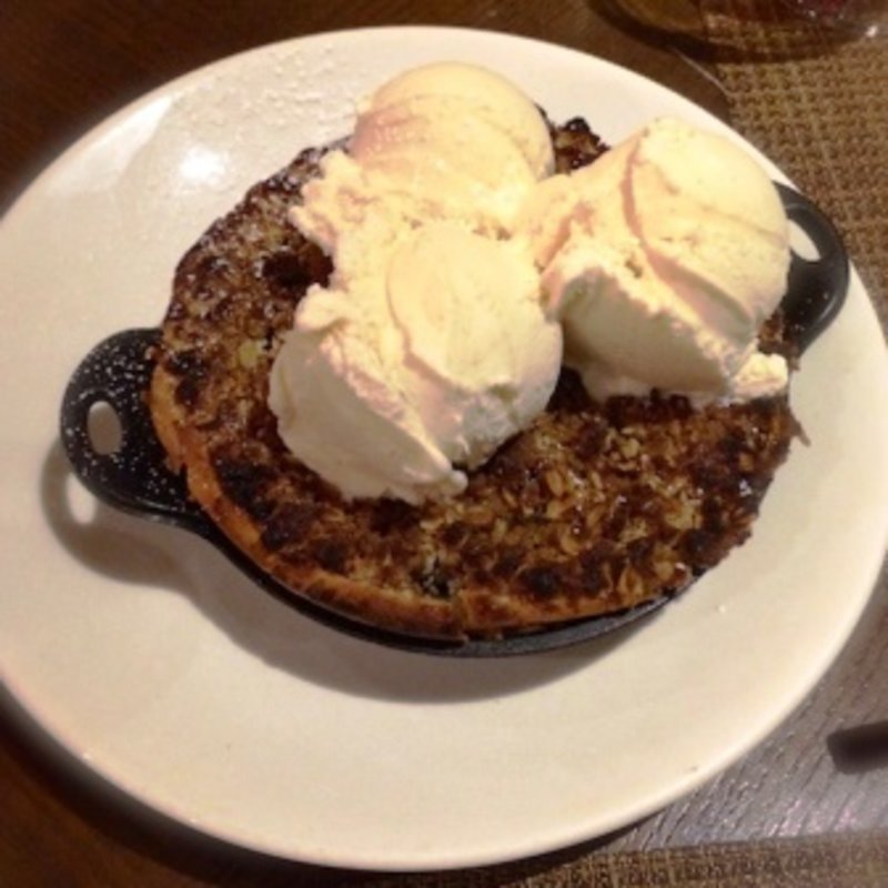 Apple Cobbler with ice cream(Catalina Kitchen)