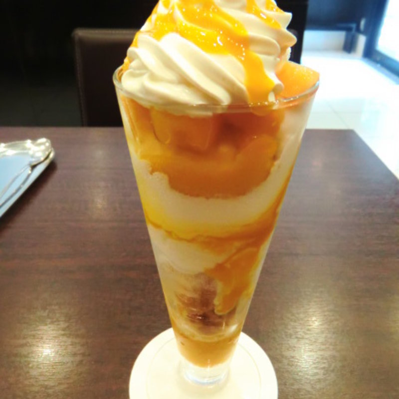 マンゴーとココナツのパフェ(ドゥ パティスリーカフェ)