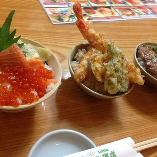 小盛り3種丼(リトル北海道)