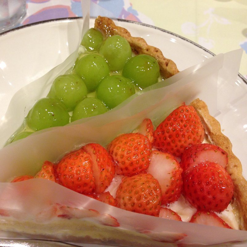 シャインマスカットといちごのタルト(キル フェ ボン グランメゾン銀座 （Qu'il fait bon）)