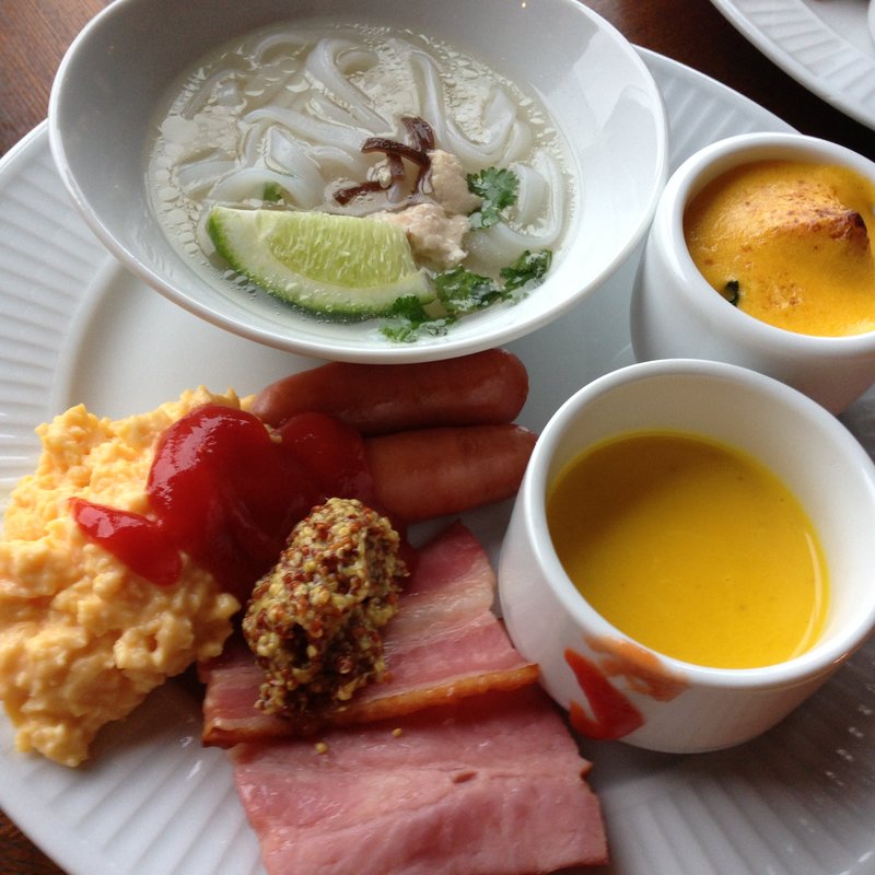 朝食ブッフェ(The lounge on the water｜ザ・ルイガンズ．スパ & リゾート内)