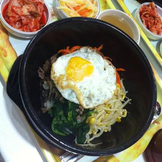 石焼ビビンパ(Gomone Korean Restaurant)