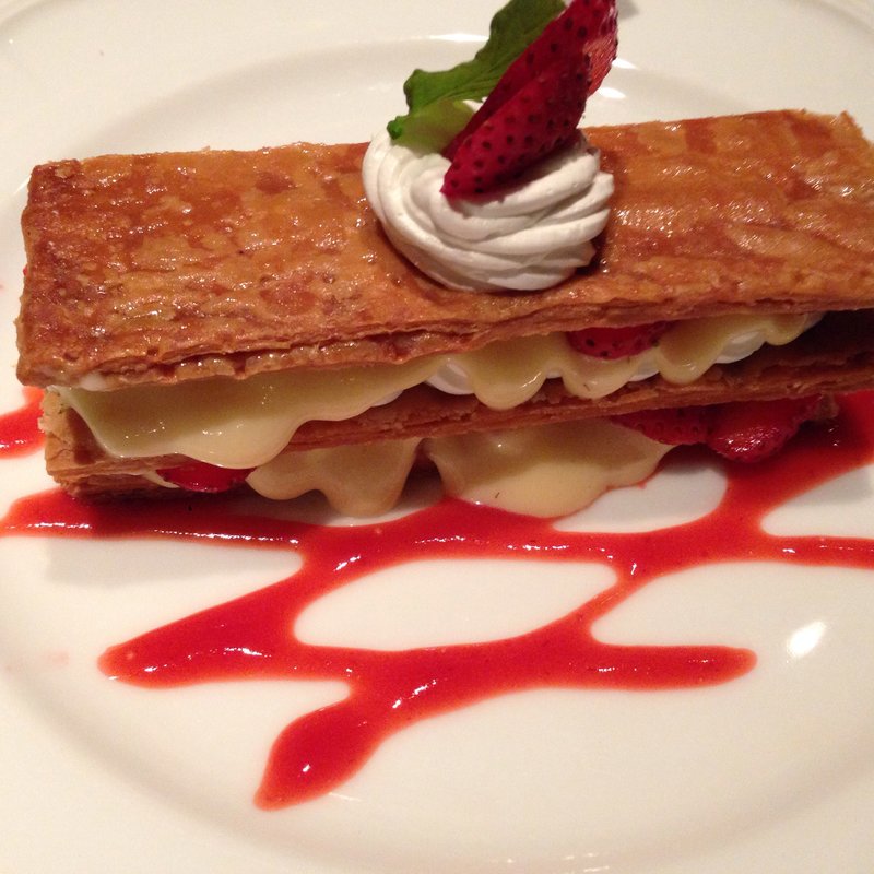 苺のミルフィーユ(リビング バー 新宿南館 （LIVING：BAR）)