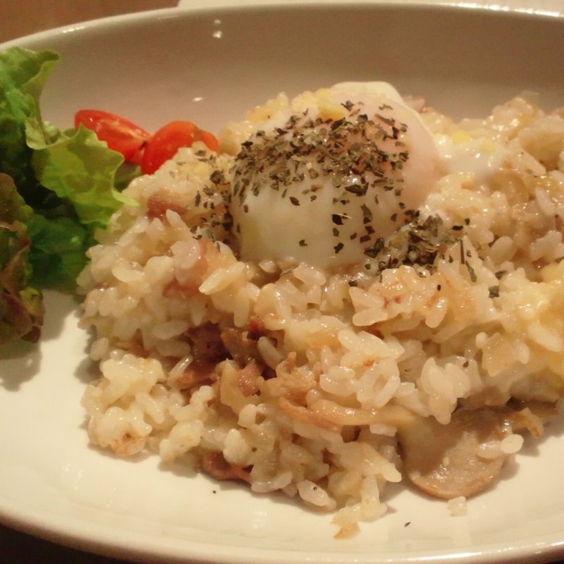 とろとろ温泉たまごとチーズのリゾット(10°CAFE 高田馬場店)