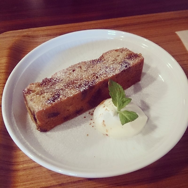 干しいちじくとクルミのケーキ(salon as salon （サロン アズ サロン）)