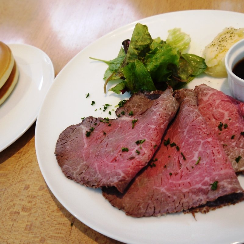 ローストビーフ　オリジナルソース添え(Pancake Ristorante (パンケーキリストランテ))