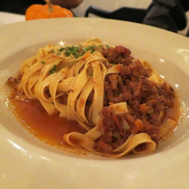 Fettuccine Alla Bolognese (Basta Pasta)
