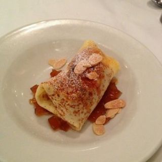 Crepe with almond jelly(Basta Pasta)