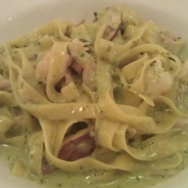 Shrimp and pesto special(Basta Pasta)