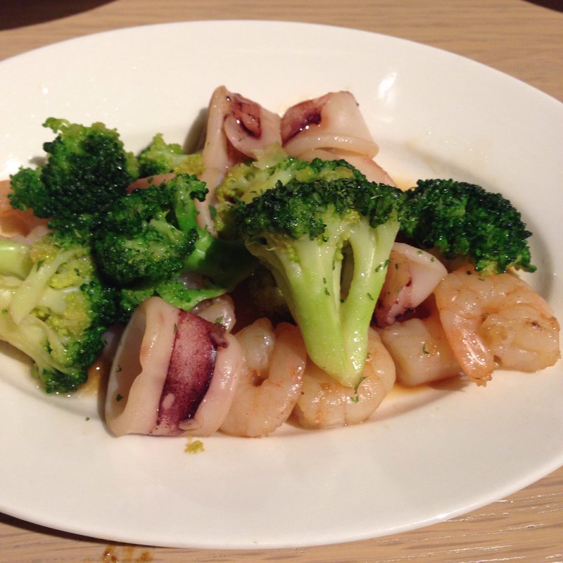 小海老とヤリイカのガーリックソテー(ワールドキッチン （WORLD KITCHEN）)