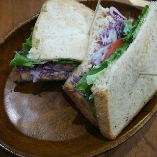 ツナ　サンドイッチ(KUA`AINA 横浜ベイクォーター店)