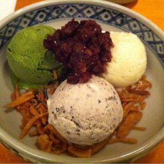 Green tea& wasabi&vanilla ice cream with red bean sauce(SOBAYA)