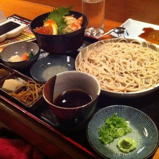 Mini Lunch Set, Sake Oyako Don Salmon Sashimi and Salmon Roe over Rice with Cold Soba(SOBAYA)