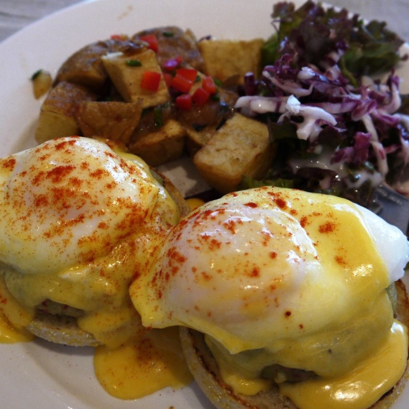 エッグベネディクト　クラブケーキ(シナモンズ横浜店)