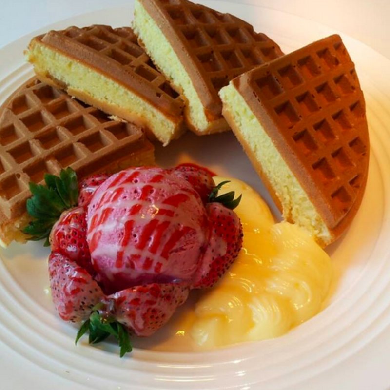 イチゴワッフル(Elate Cafe - 依蕾特 甜點、輕食、義式冰淇淋)