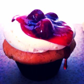 Cherry Cheesecake Cupcake(Sugar Mountain Bake Shoppe)