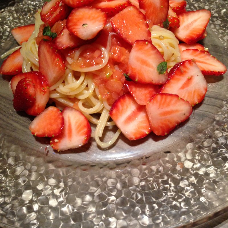 いちごの冷製パスタ(OGGI DAL-MATTO 西麻布店)