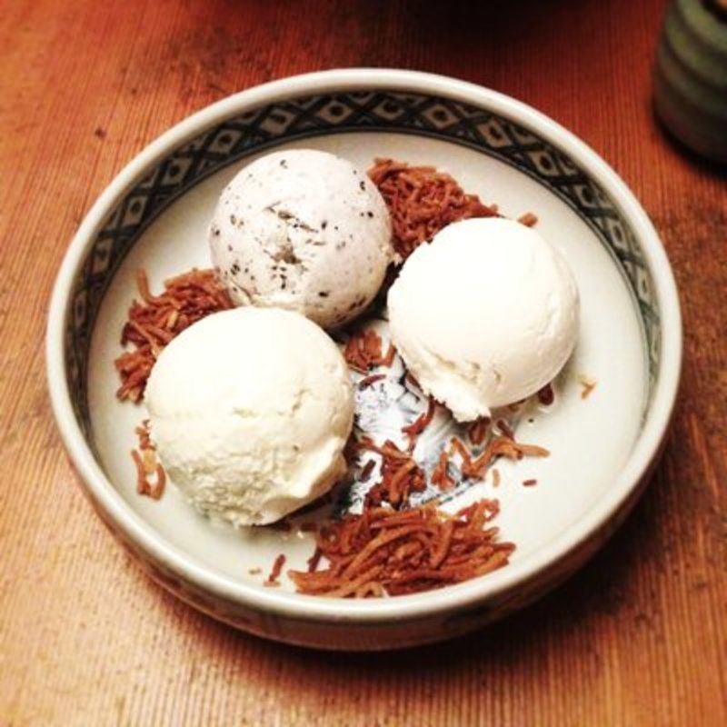 Black sesame, vanilla and honey wasabi ice cream(SOBAYA)