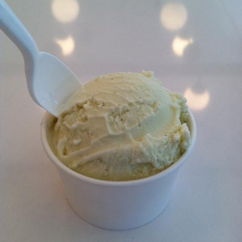 Peppermint vanilla(Morgenstern's finest ice cream)