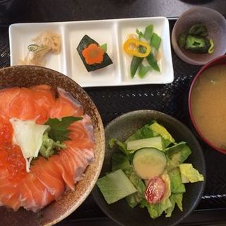 Salmon and ikura-don(Restaurant Do-ne Japanese Food)