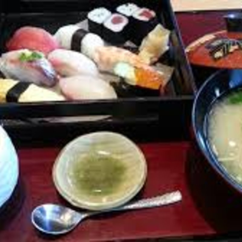 寿司ランチ (せんざん 横浜東口三井ビル店)