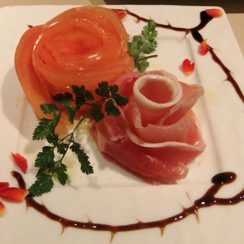 生ハムと女王様の赤い薔薇(魔法の国のアリス )