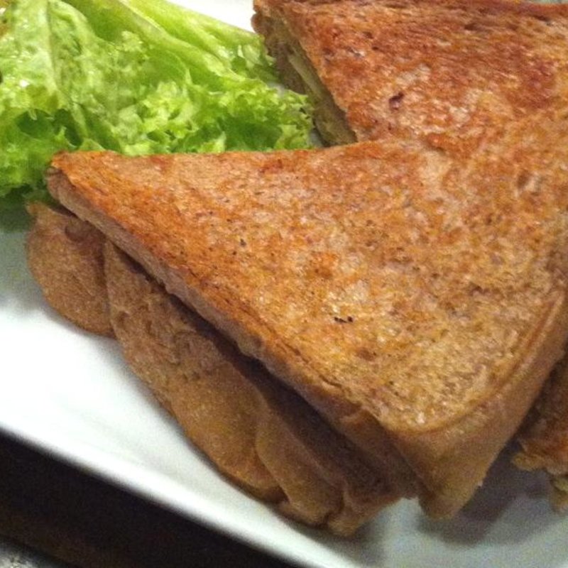 BLAT Grilled Cheese Sandwich(The Bee)