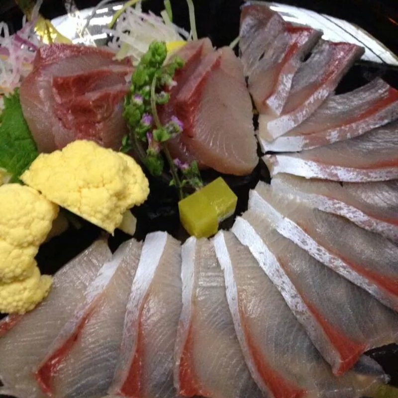 刺身盛り合わせ(日本料理丸治)