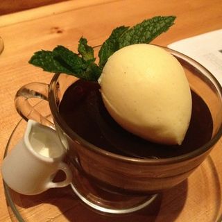 Coffee jelly with vanilla ice cream and cream(SAKAGURA)
