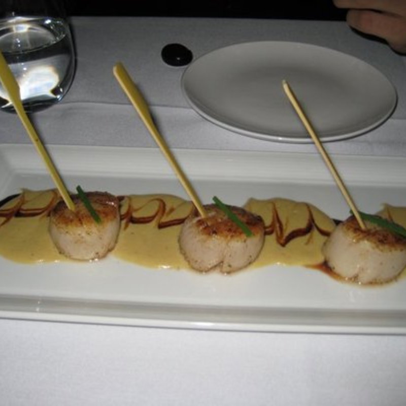 Sauteed scallops with foie gras teriyaki sauce(Megu)