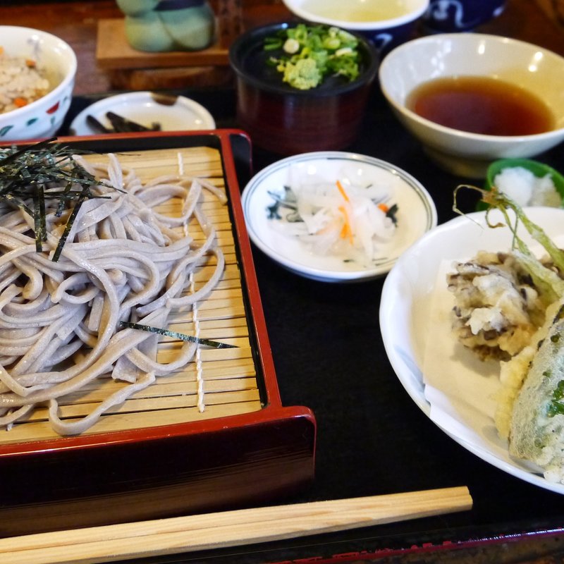 天ざるそば（炊き込みご飯付き）(くんま かあさんの店)