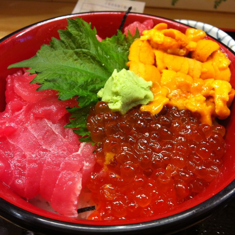 中落ち、ウニ、いくら丼(手打蕎麦 大江戸 （てうちそば おおえど）)